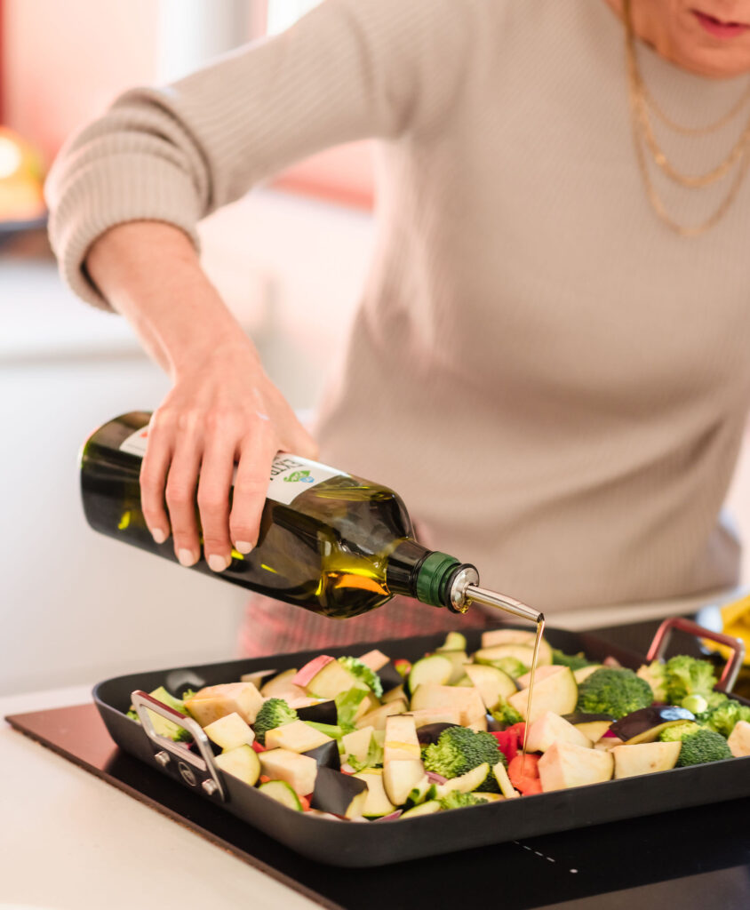 Image-of-a-box-What-you-can-expect Close-up of Deb preparing a healthy recipe with fresh ingredients, illustrating the nutritional guidance.